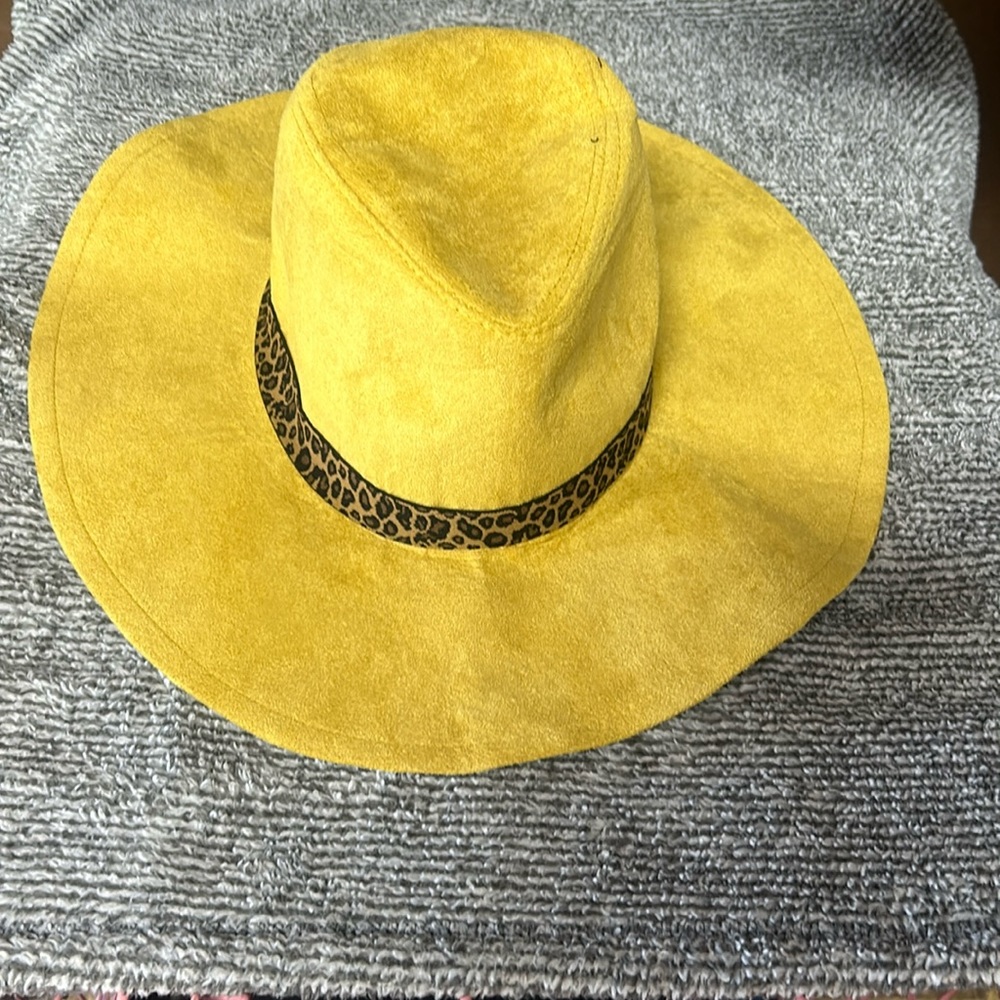 Mustard hat